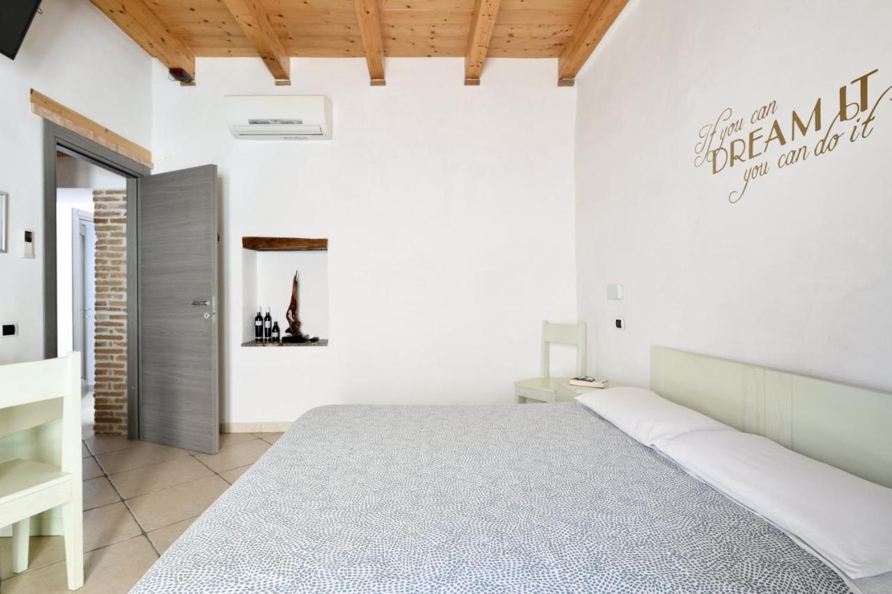 Bed and Breakfast Al Vicoletto - Genuine Hospitality Тортоли Экстерьер фото